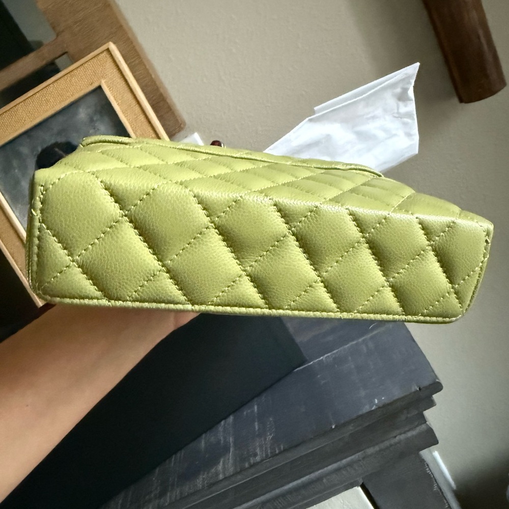 CHANEL Slim vanity in Olive NEW IN BOX - Picture 3 of 4